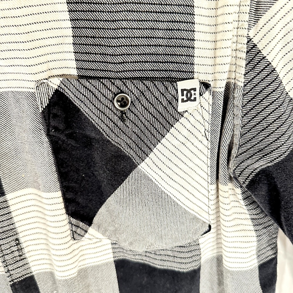 DC Skate Button Up‎ Shirt Boy's M Black White  Plaid Long Sleeves Pocket